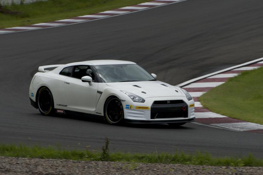  Nissan GT-R 2011 года  (фото 86 из 87)